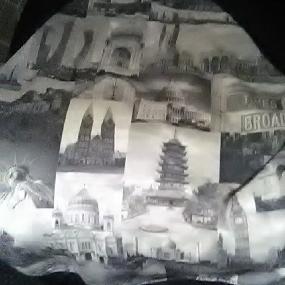 Im selling a LOVE shrit